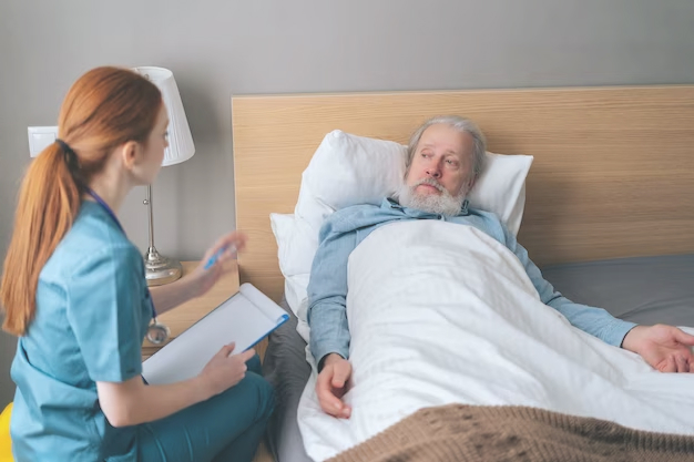 мужчина и врач